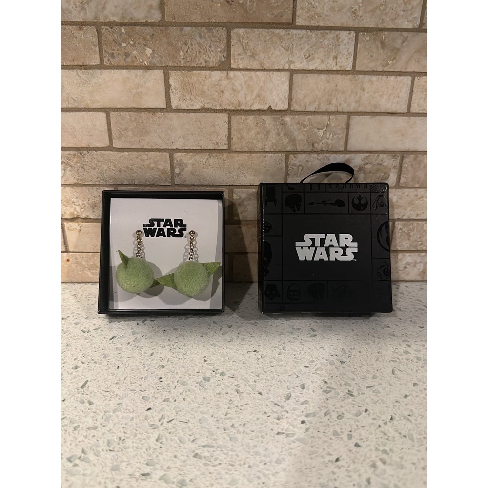 Disney Dangle Earrings -‎ Baby Yoda - Star Wars - Pom Pom  sc
